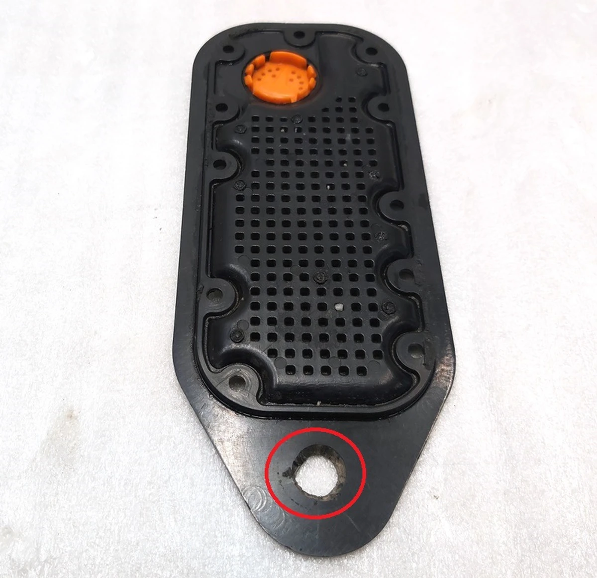 3 Кришка вентиляції основної батареї пластик нижня Tesla model S, model S REST 1055497-00-Z