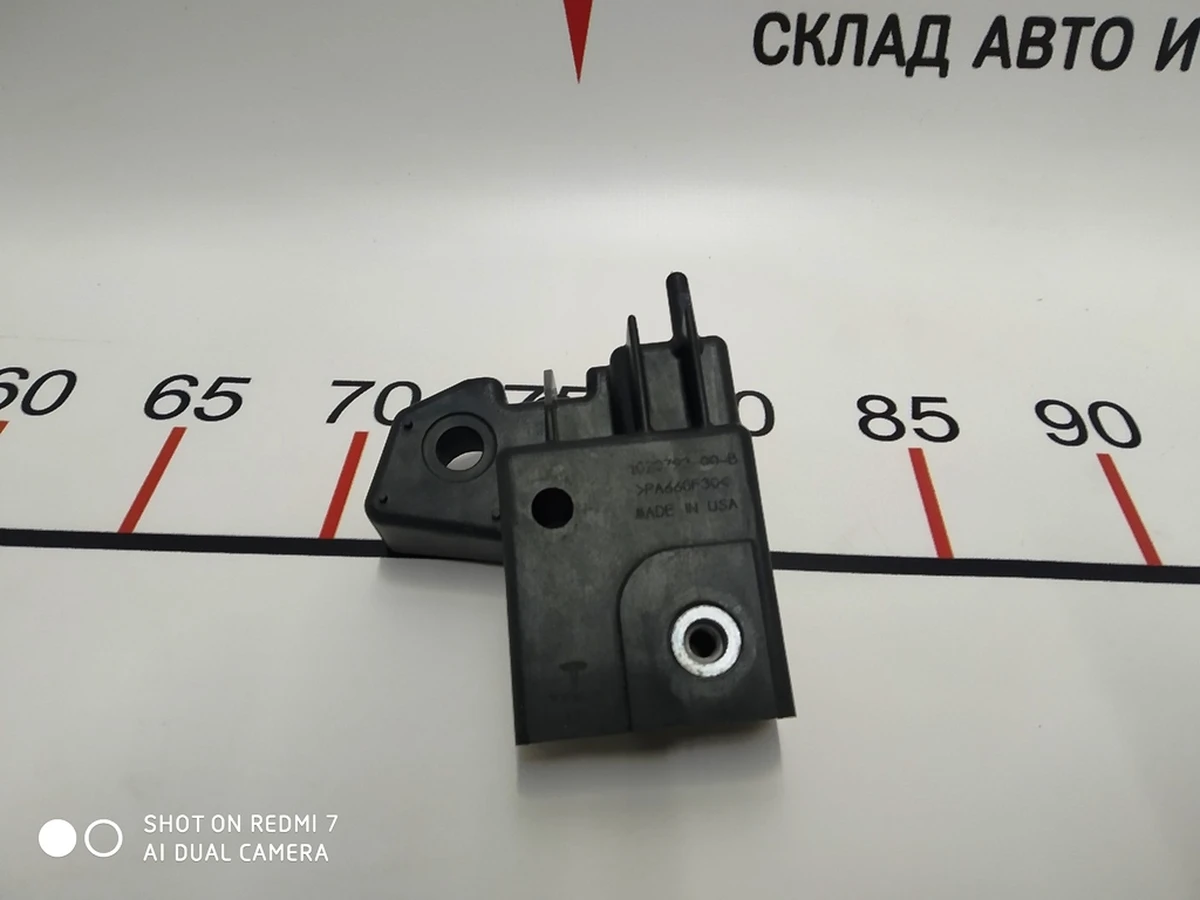 21 Кріплення переднього бампера ліве внутрішнє Tesla model S 1055537-00-A