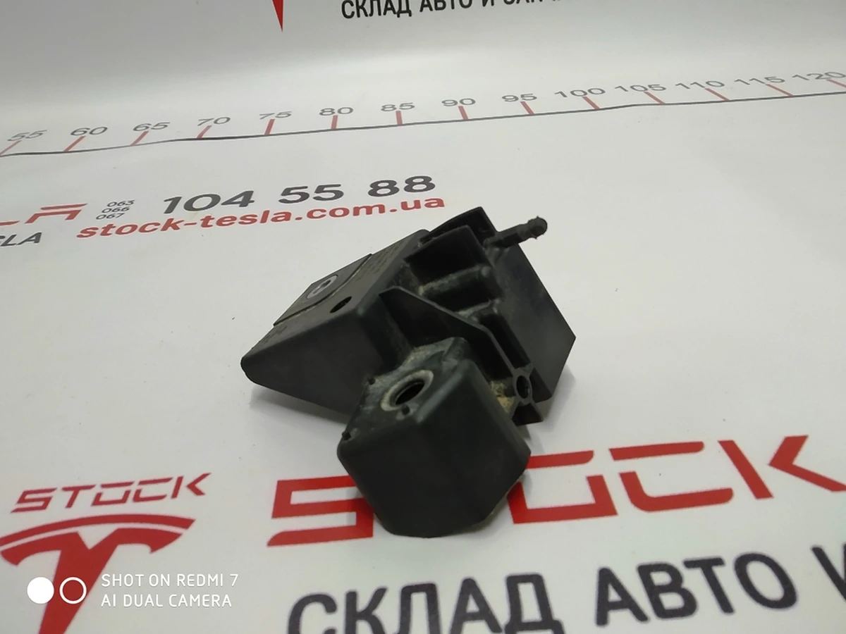22 Кріплення переднього бампера праве внутрішнє Tesla model S 1055538-00-A