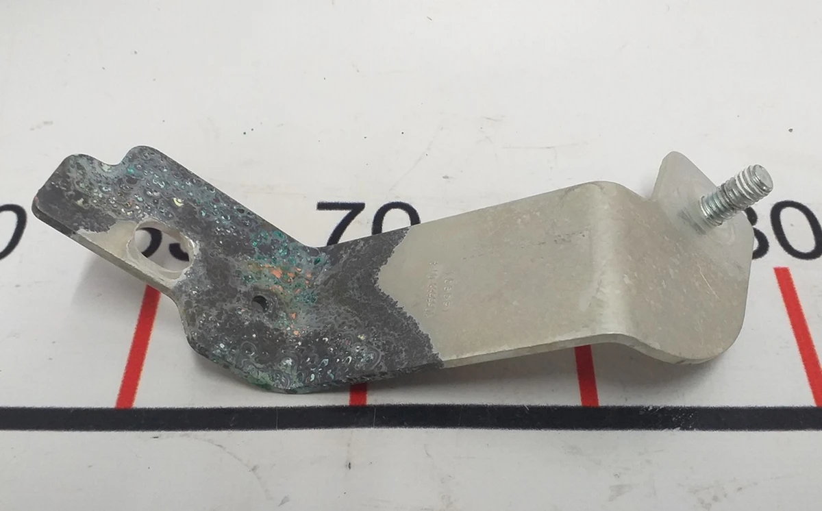 Кріплення високовольтної шини основної батареї Tesla model REST, Tesla model X 1055688-00-A