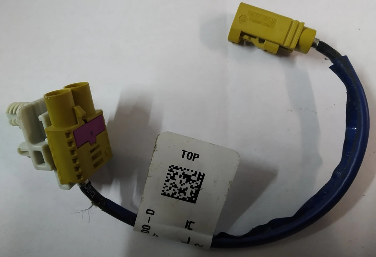 5 Кабель з'єднувальний електропроводки основної передньої Tesla model X 1055700-00-D