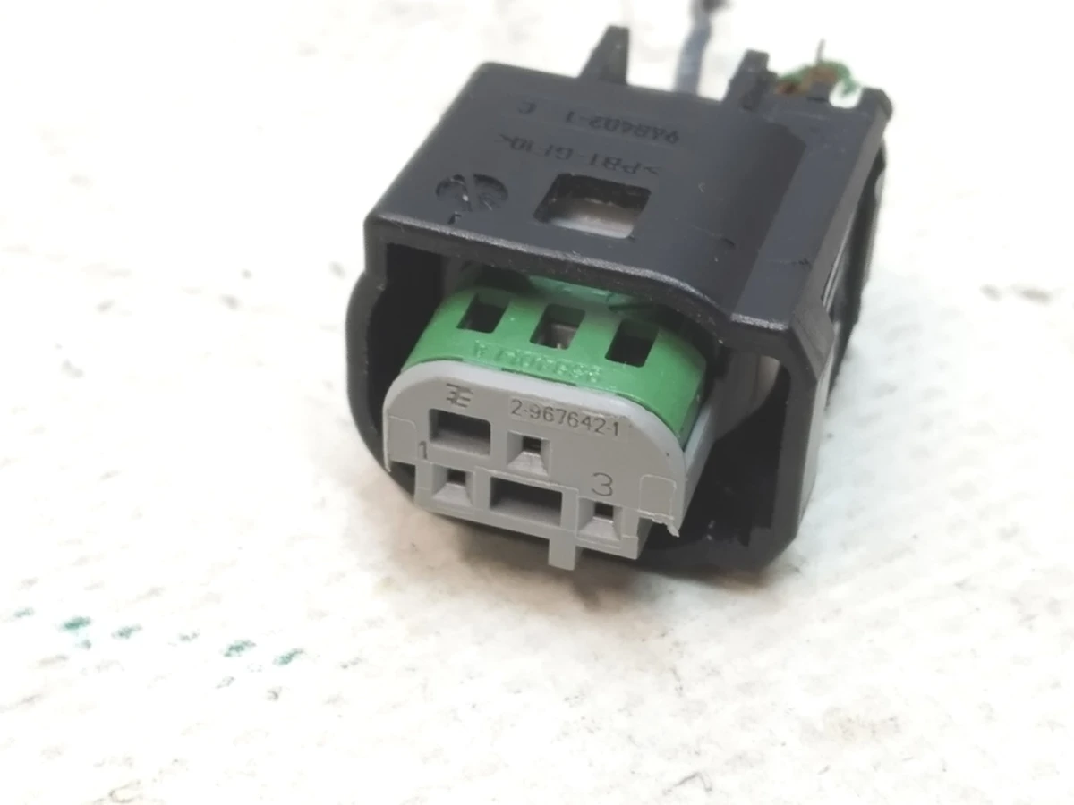 Роз'єм (фішка) датчика якості повітря 1055747 Tesla Model S REST, Model S Feb 2021, Model X, Model X Mar 2021