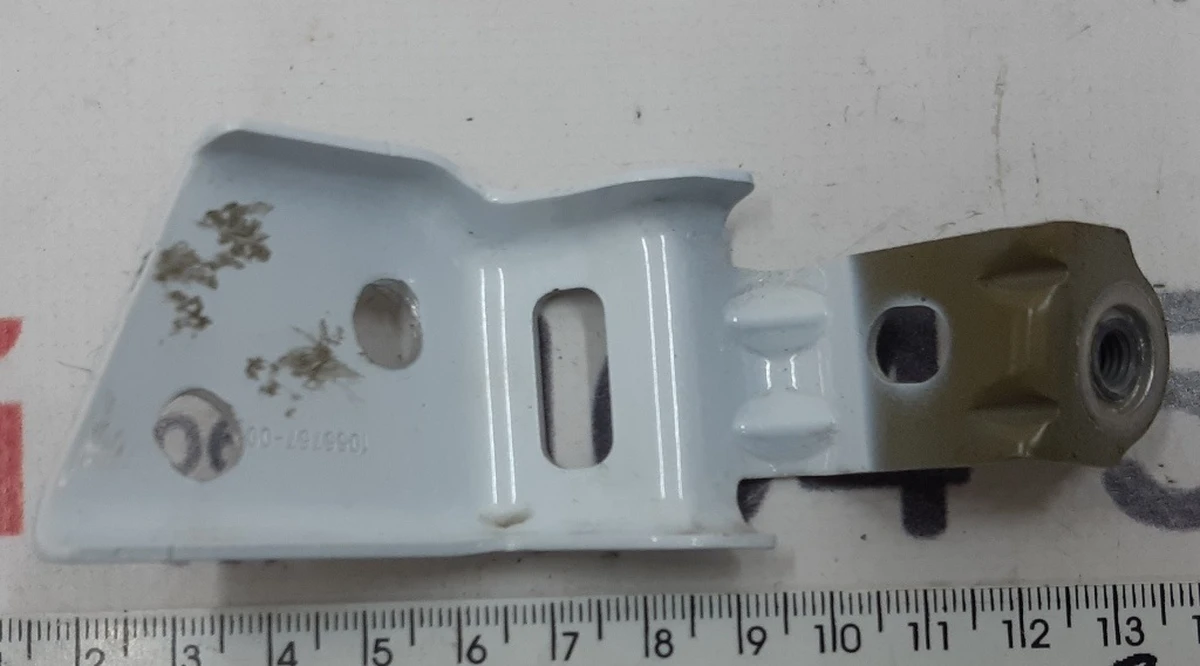 Lower fender mounting bracket, front right Tesla model X 1055757-00-A