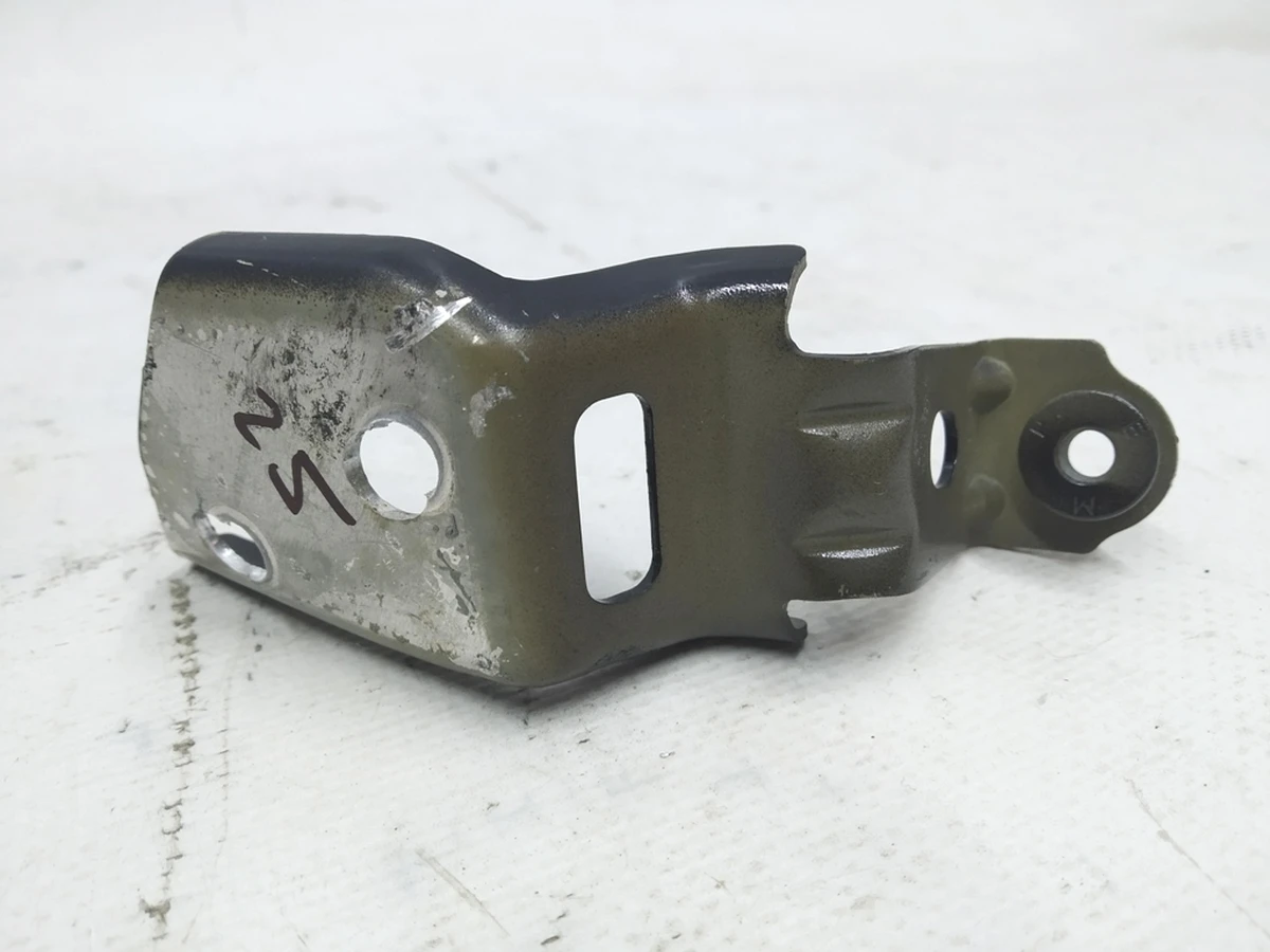 Кронштейн крепления крыла переднего левого нижний Tesla model X 1055757-00-A