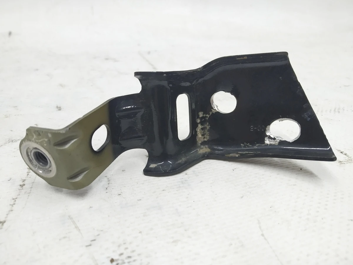 Кронштейн крепления крыла переднего левого нижний Tesla model X 1055757-00-A