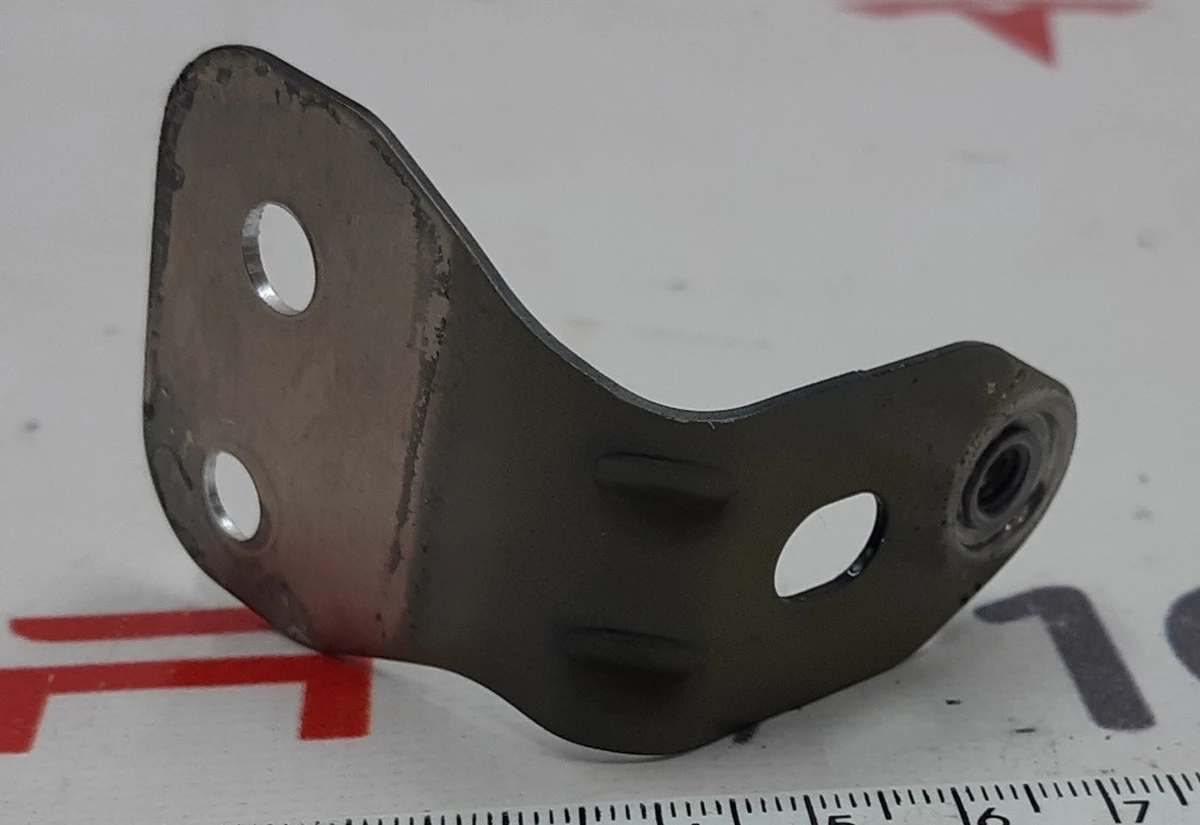 Кронштейн кріплення крила переднього лівого/правого верхній/середній Tesla model X 1055757-00-A