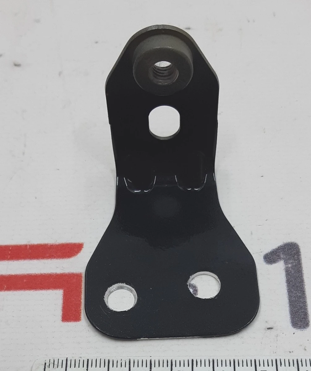 Кронштейн кріплення крила переднього лівого/правого верхній/середній Tesla model X 1055757-00-A