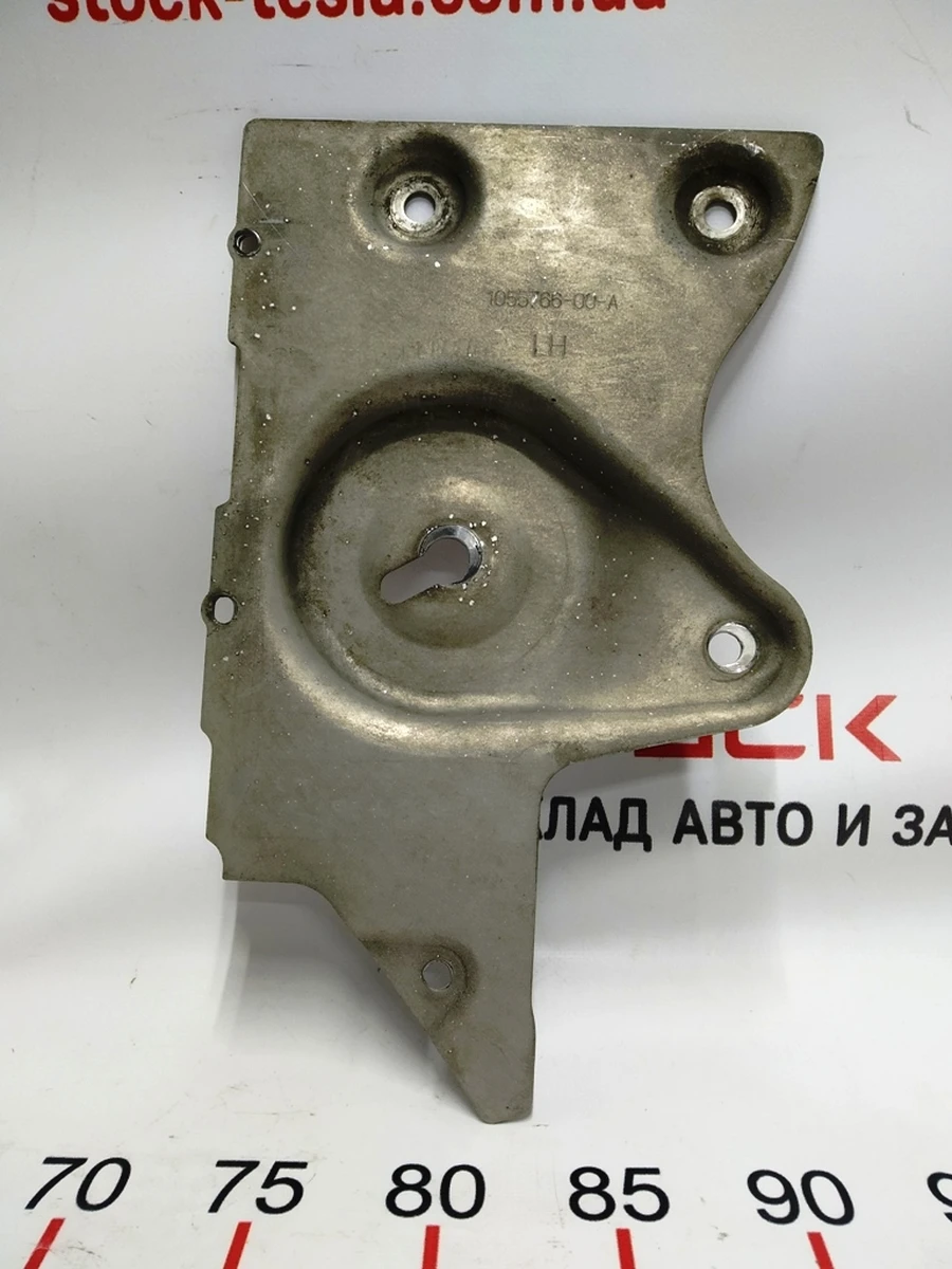 4 Пластина заднього підрамника ліва Tesla model S REST 1055766-00-B