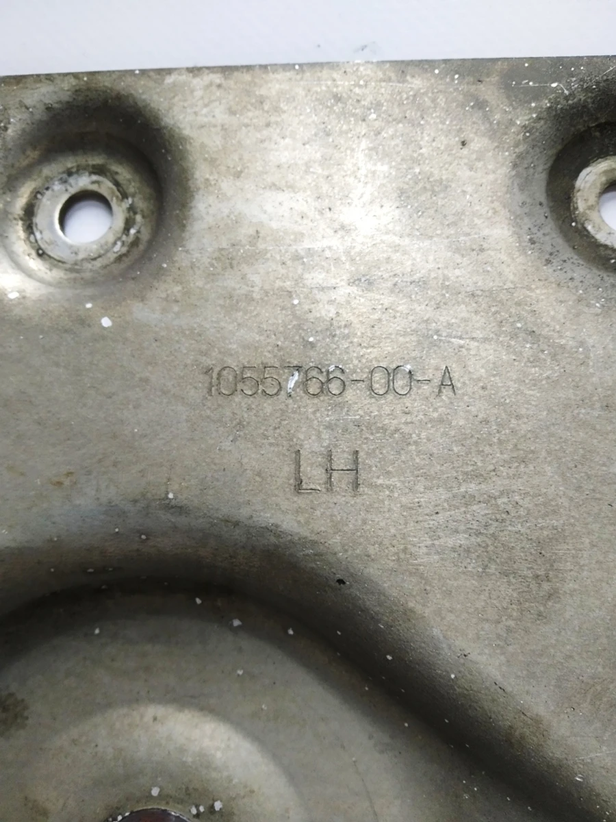 4 Пластина заднього підрамника ліва Tesla model S REST 1055766-00-B