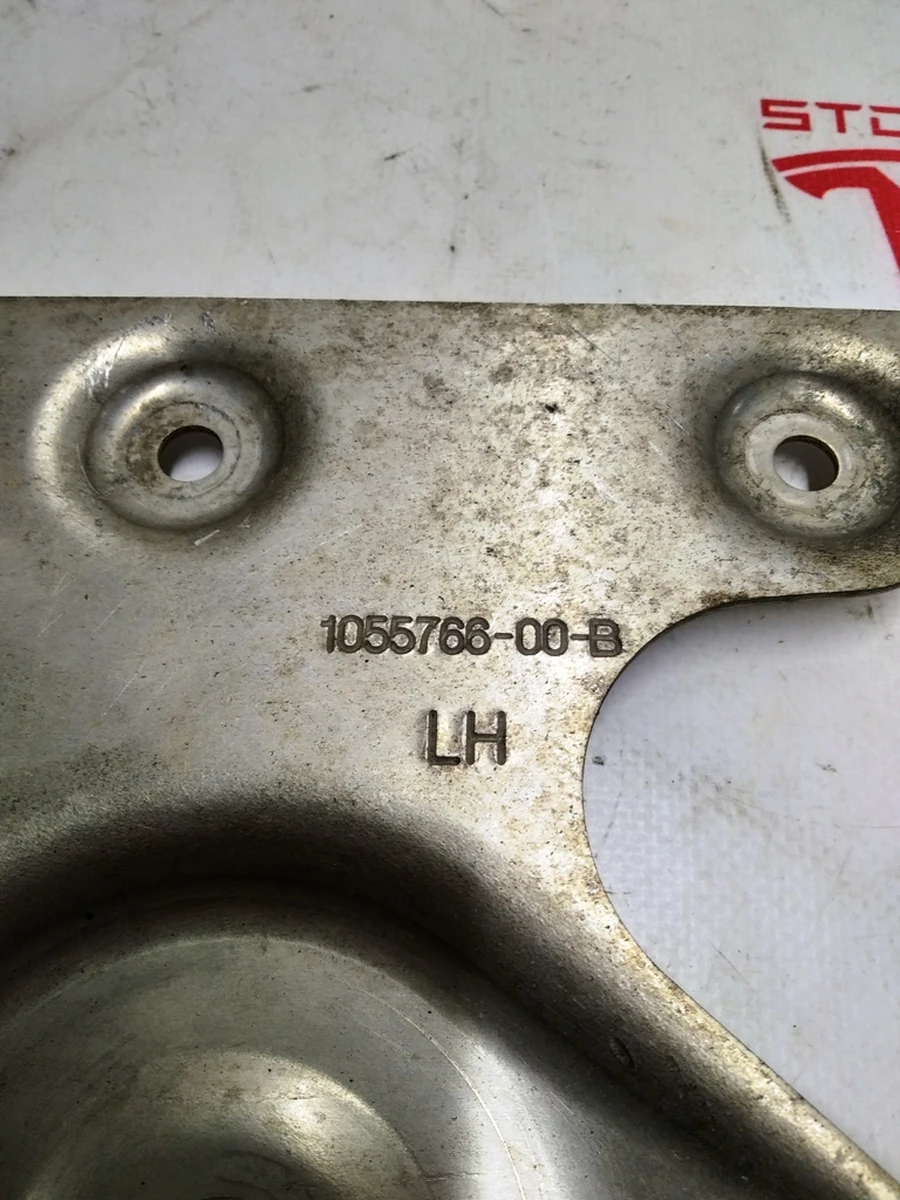 4 Пластина заднього підрамника ліва Tesla model S REST 1055766-00-B