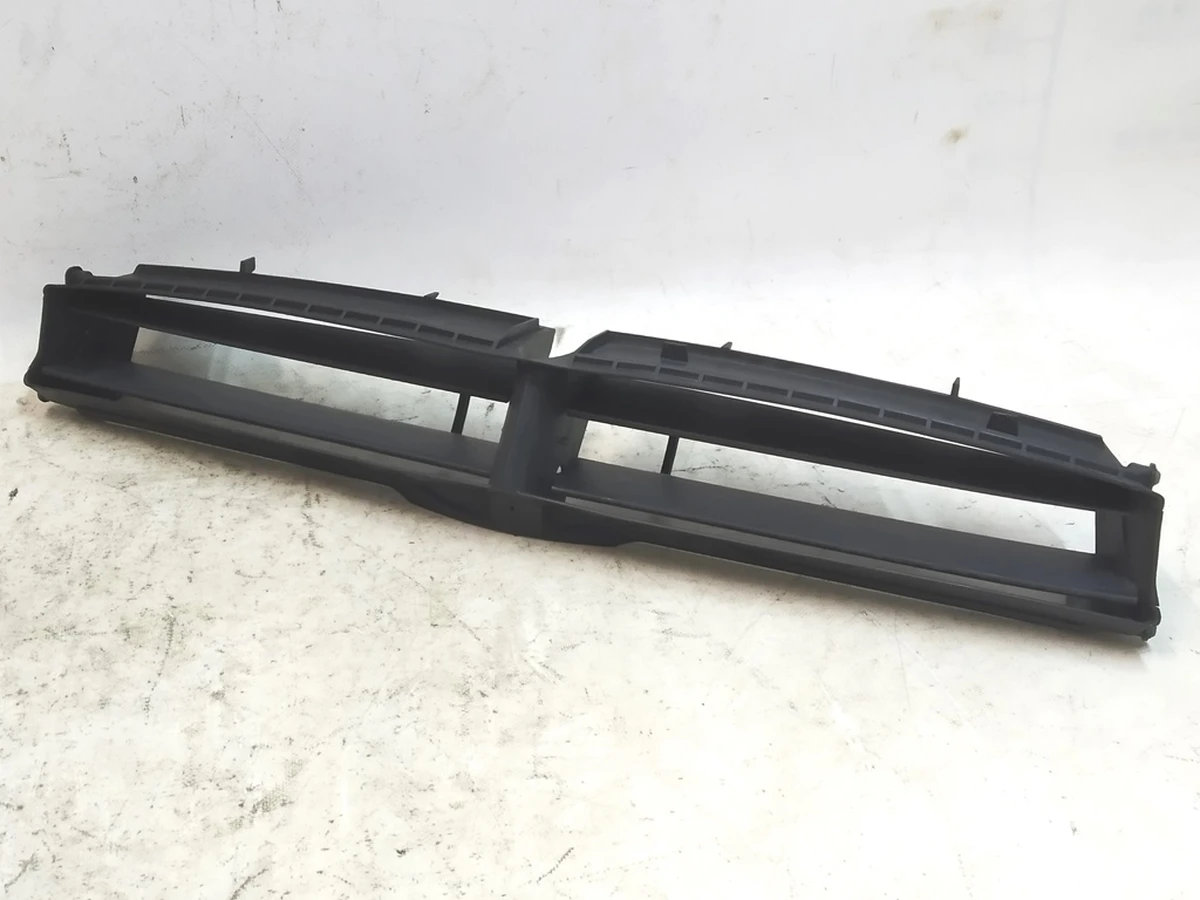 7 Люверс центральний без електроприводу Tesla Model X 1034850-00-F