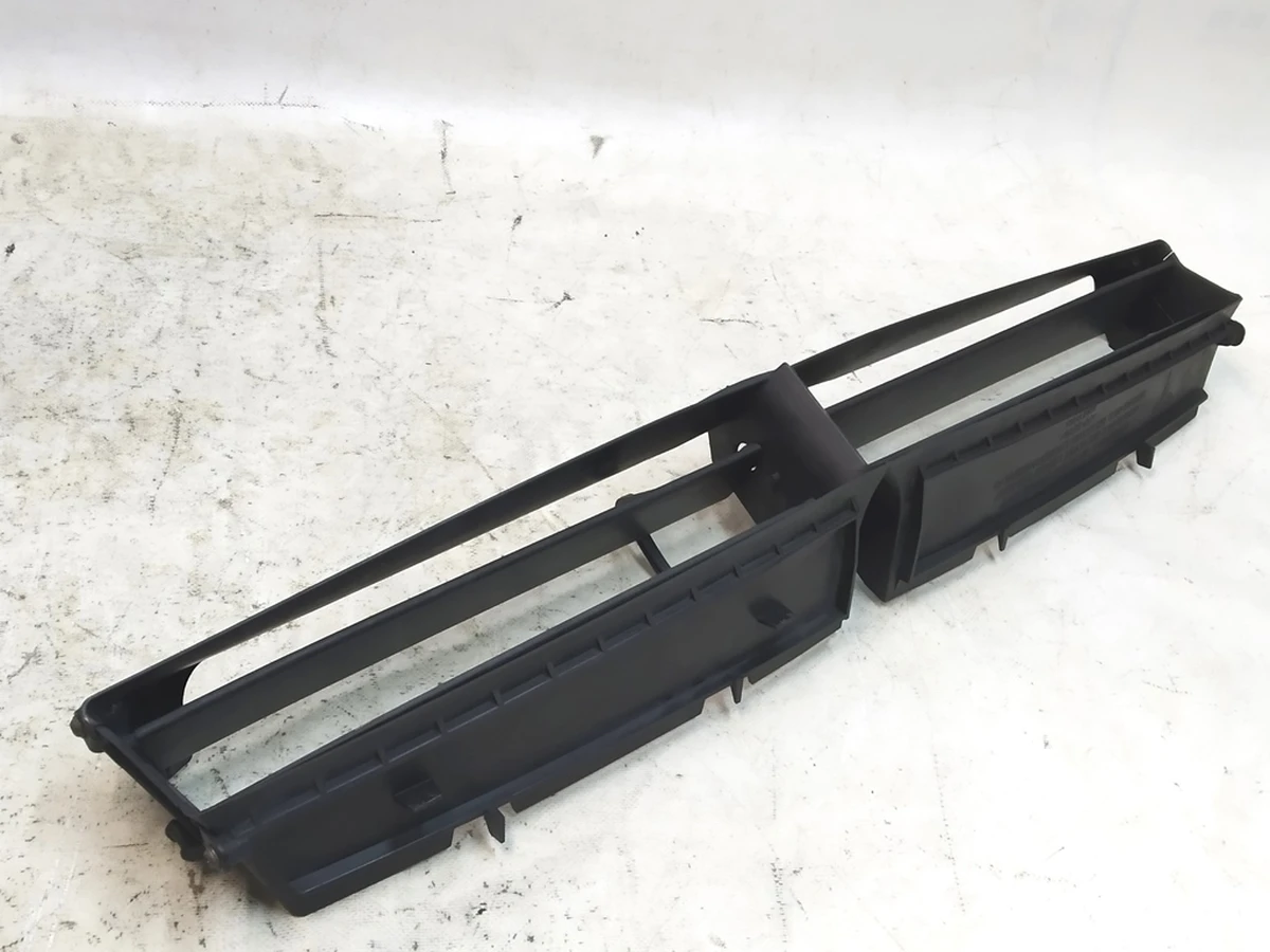 7 Люверс центральний без електроприводу Tesla Model X 1034850-00-F