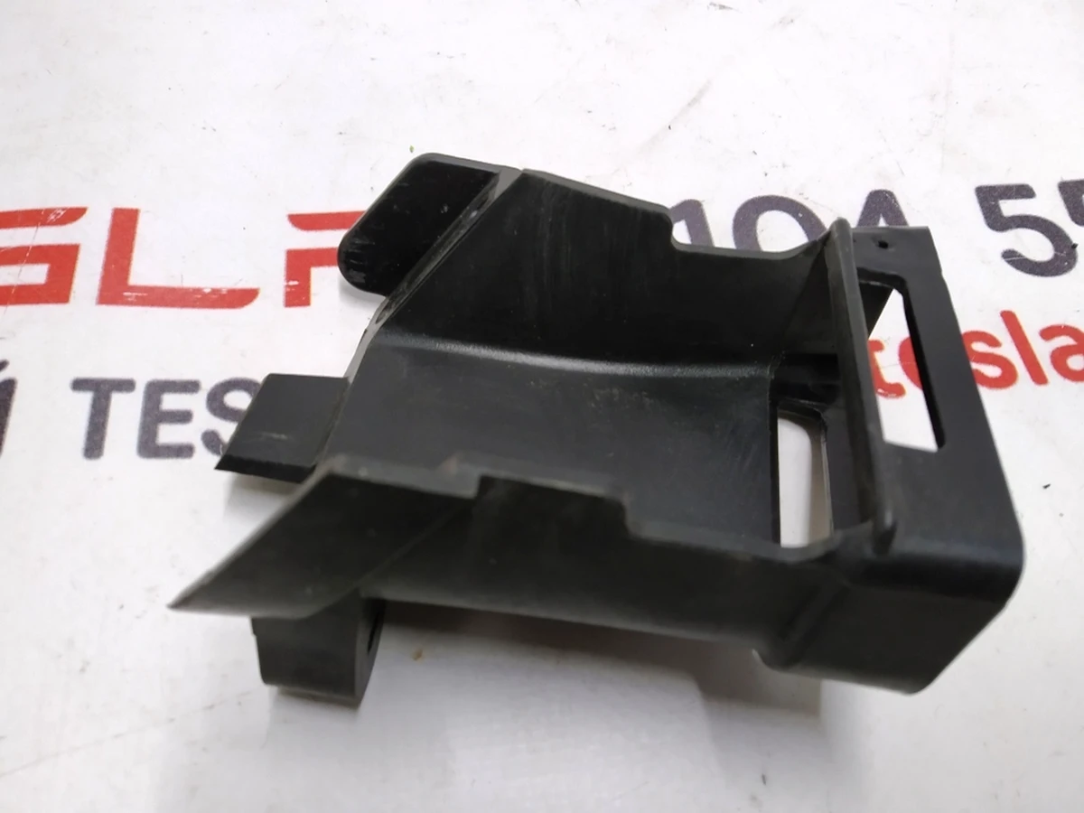 13 Fog lamp air duct bracket left lower Tesla model X 1056248-00-D