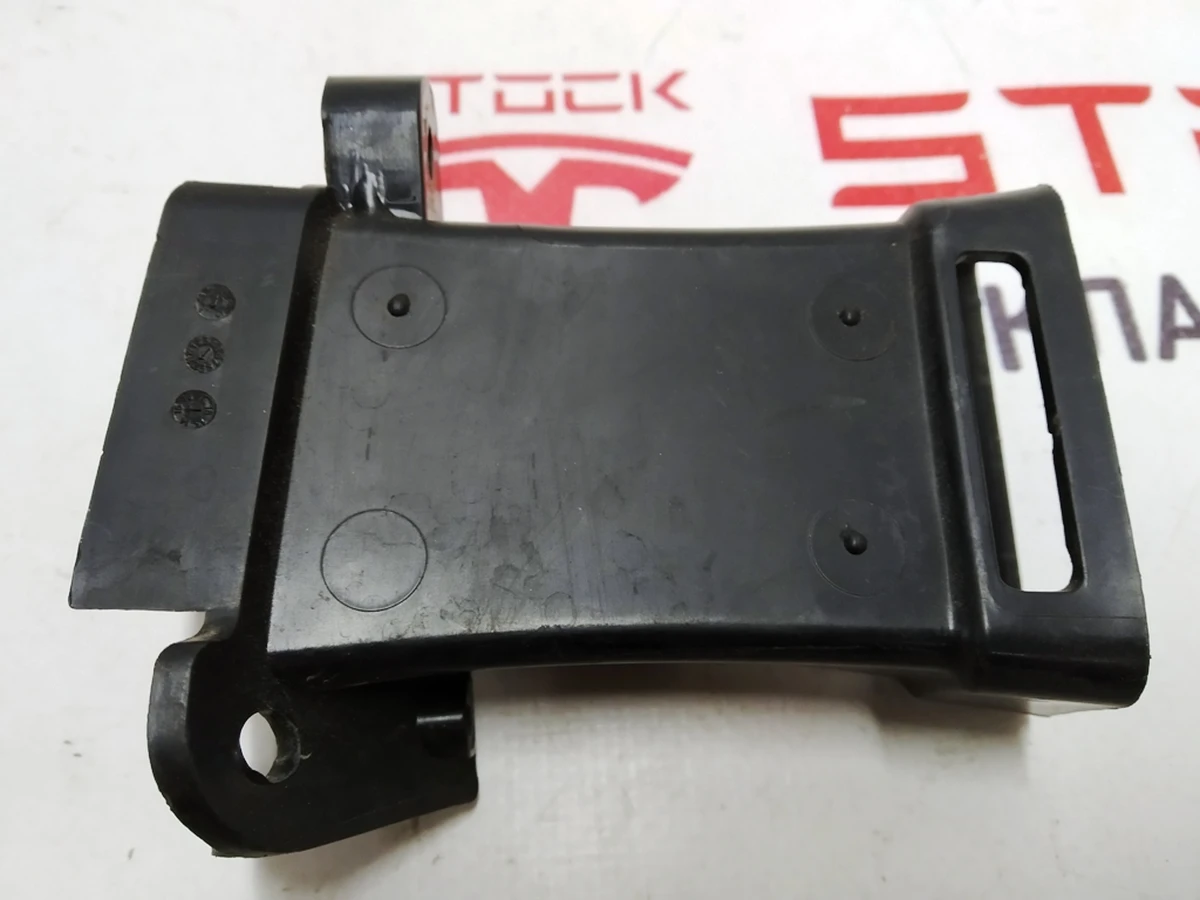 15 Кронштейн повітроводу протитуманної фари верхній правий NEW Tesla model X 1056249-00-E