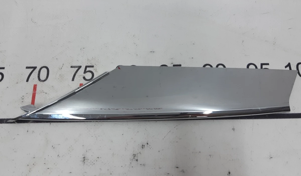 13 Накладка люверса верхня ліва Tesla model S REST 1056378-00-C