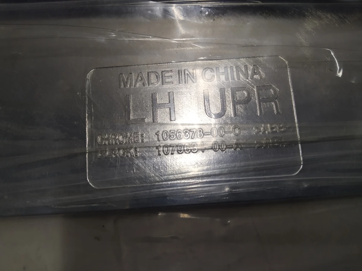 13 Накладка люверса верхня ліва хром NEW неоригінал Tesla model S REST 1056378-00-C