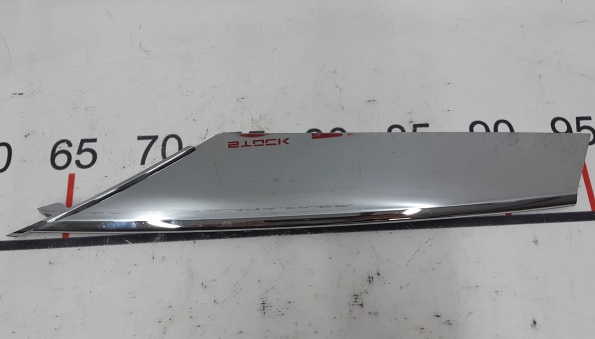 14 Накладка люверса нижня ліва Tesla model S REST 1056379-00-C