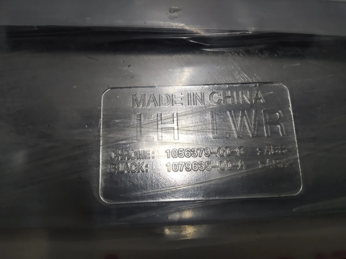 14 Накладка люверса нижня ліва хром NEW неоригінал Tesla model S REST 1056379-00-C