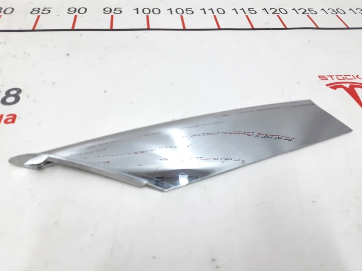 15 Накладка люверса верхня права хром Tesla model S REST 1056380-00-C