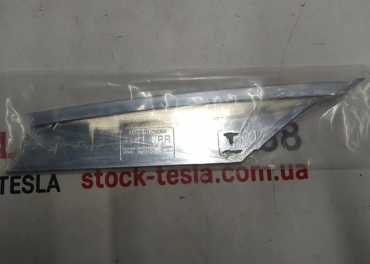 15 Накладка люверса верхня права хром NEW неоригінал Tesla model S REST 1056380-00-C