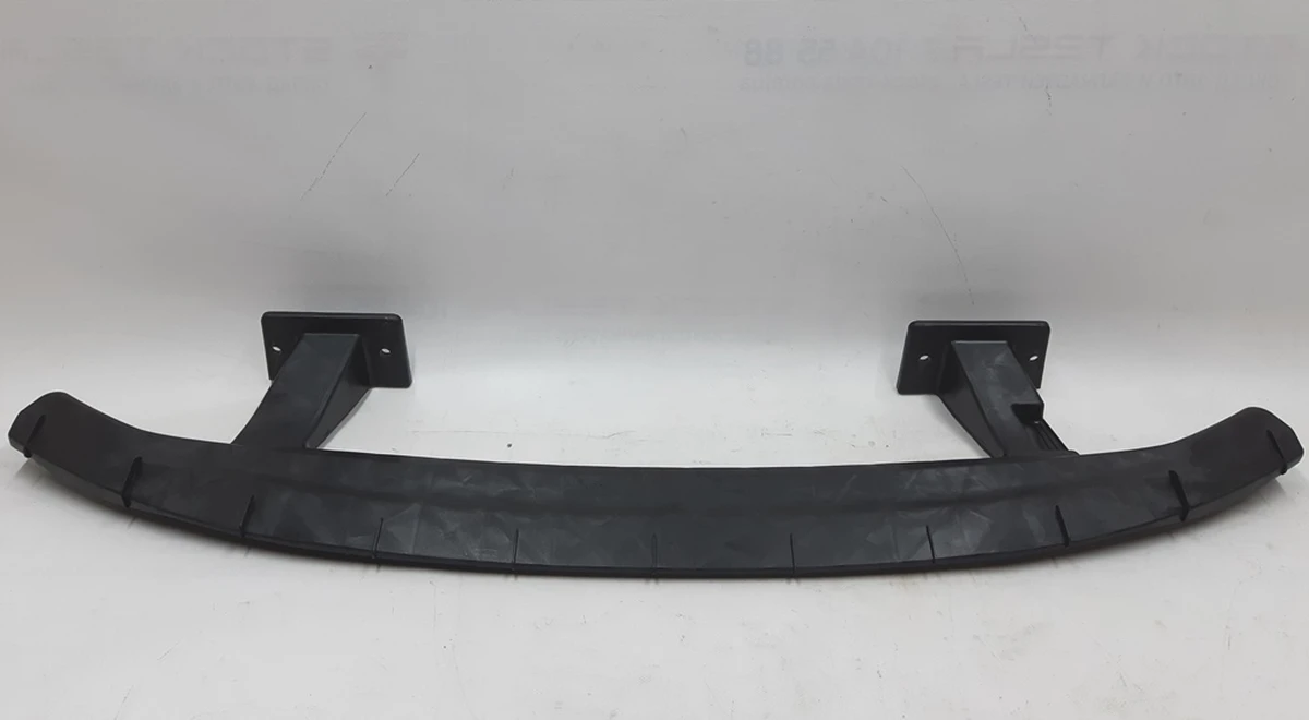 11 Гребінець переднього бампера NEW Tesla S REST 1056837-00-D
