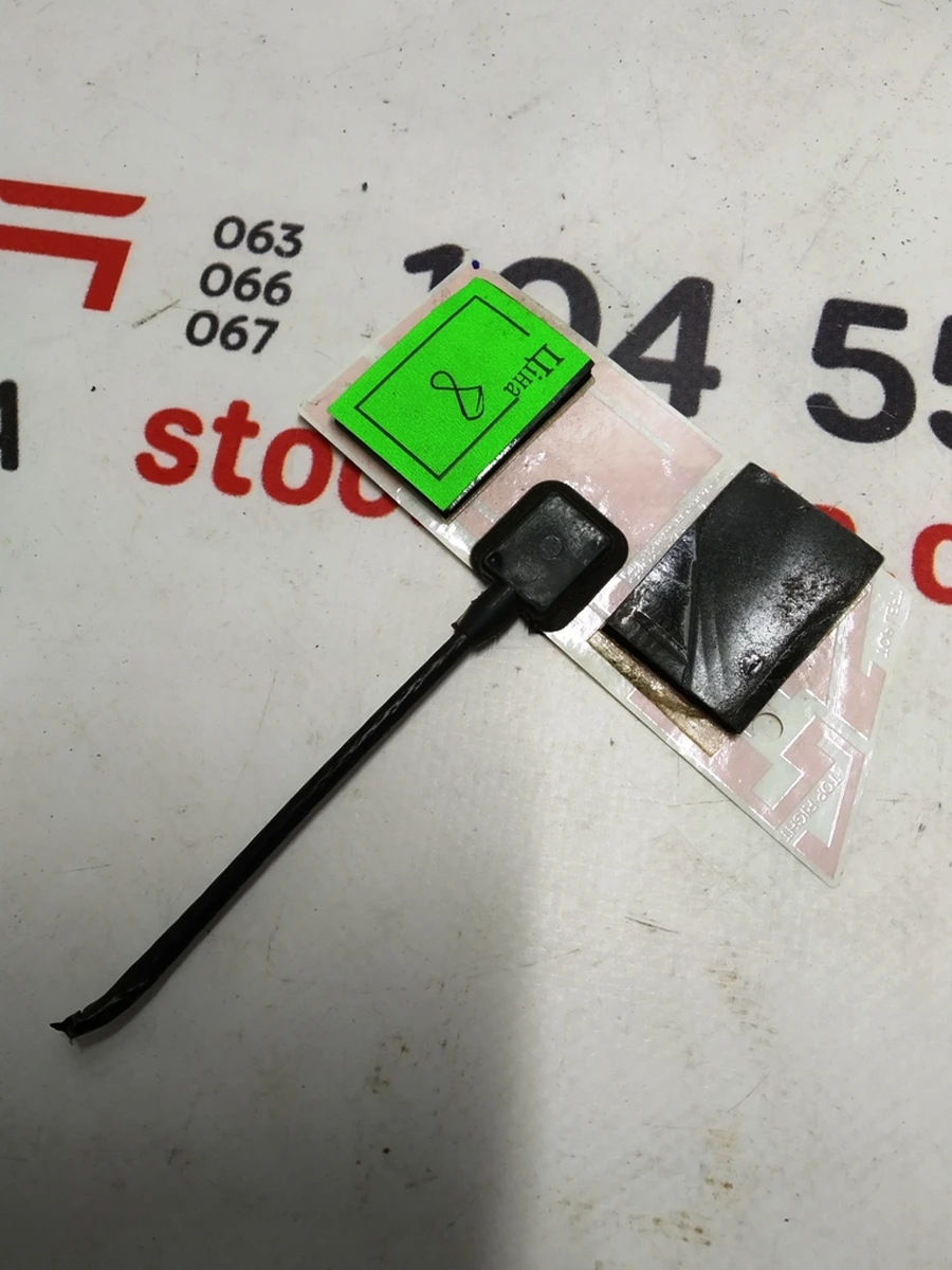 1 Антенна BLUETOOTH (с повреждениями) Tesla model S REST, Tesla model X 1052393-00-B