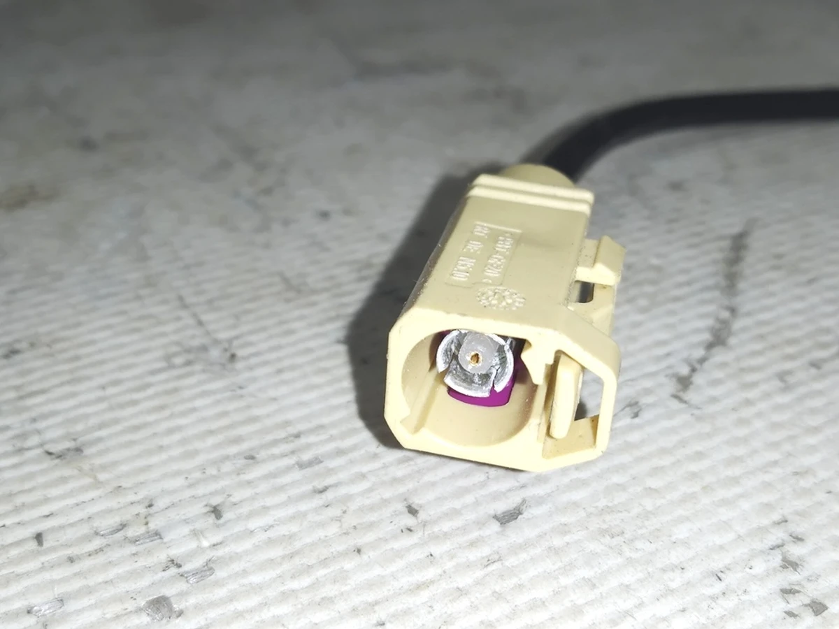 2 Антенна WI-FI зеркала наружного правого Tesla Model X 1035181-00-J