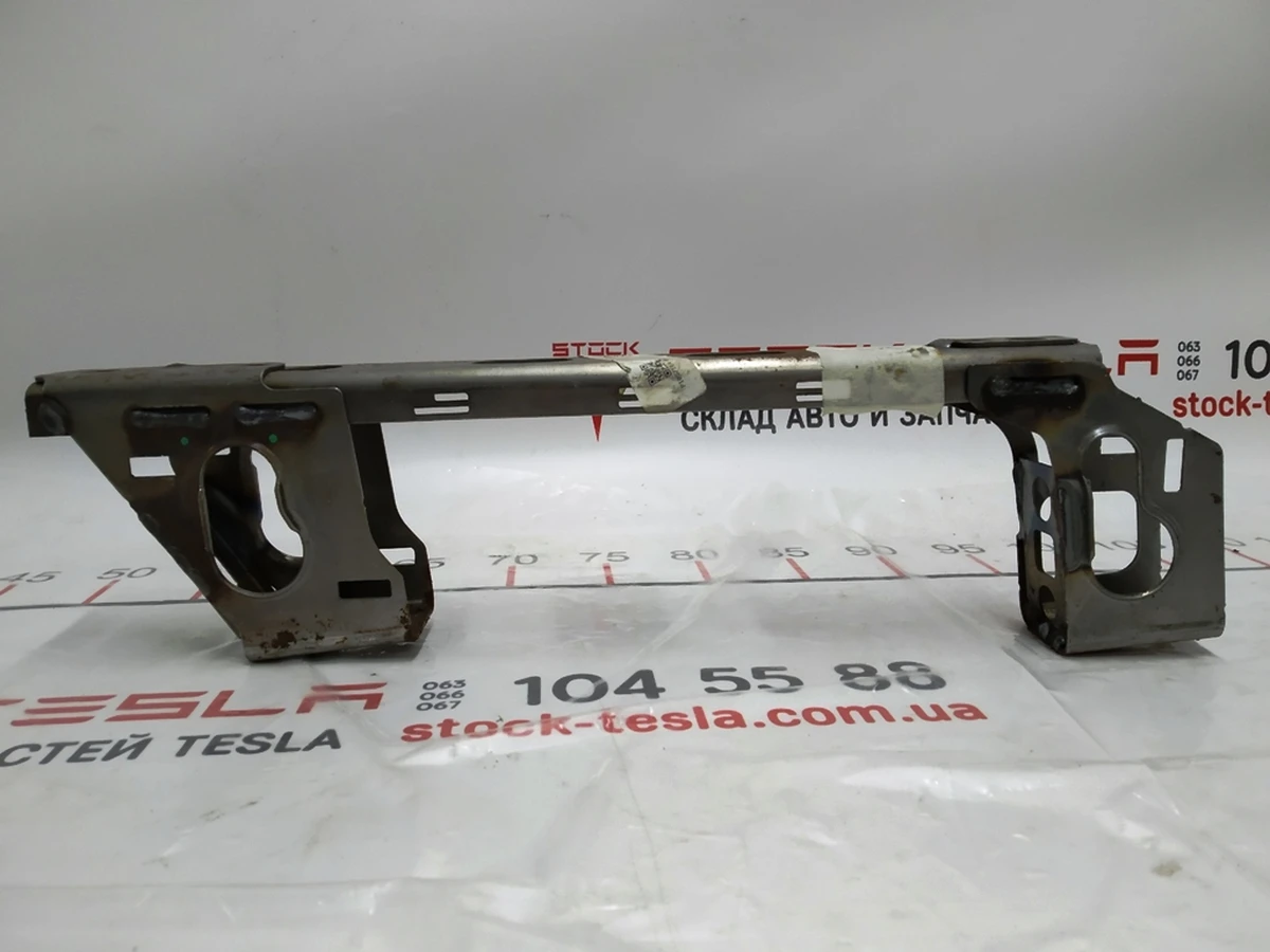1 Кронштейн крепления сиденья передний левый/правый Tesla Model X 1057164-00-D