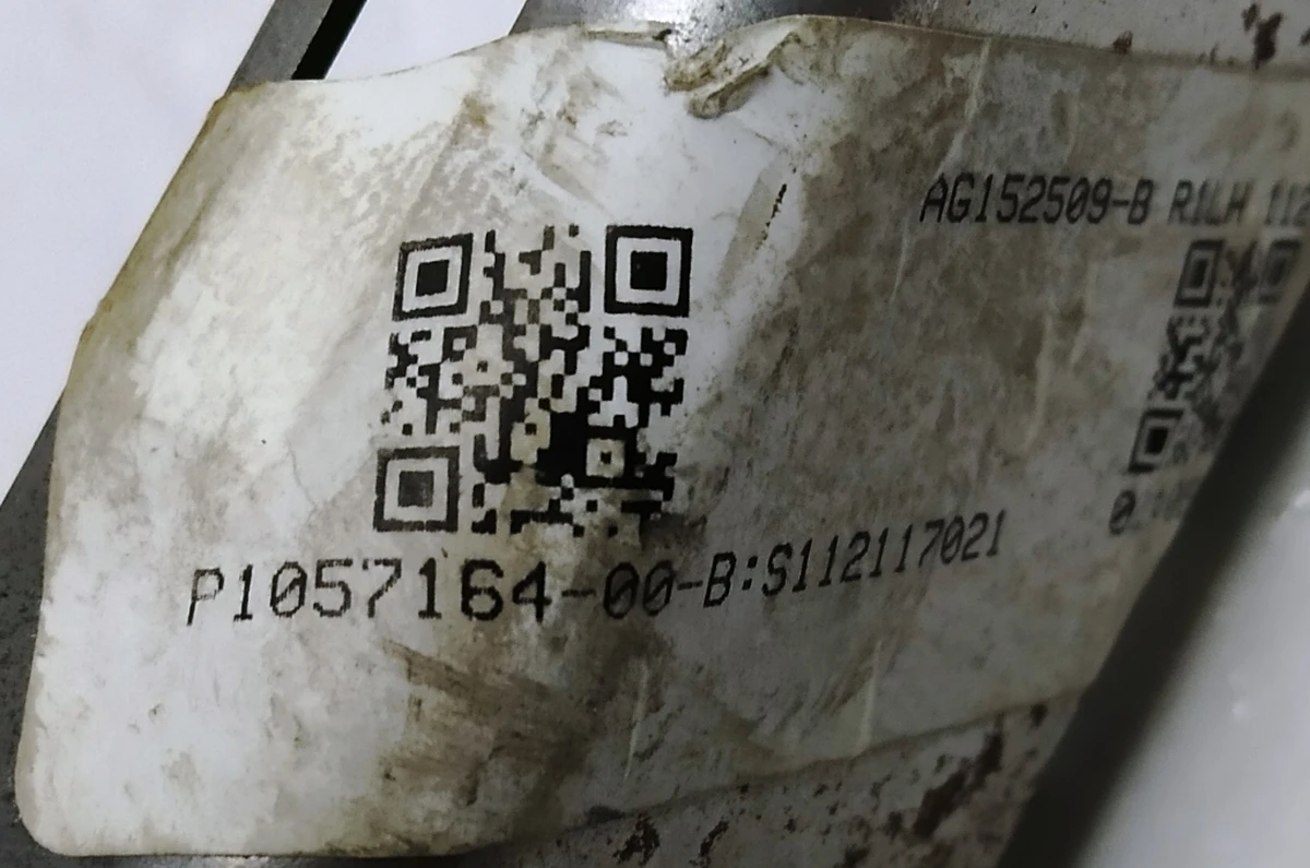 1 Кронштейн крепления сиденья передний левый/правый Tesla Model X 1057164-00-D