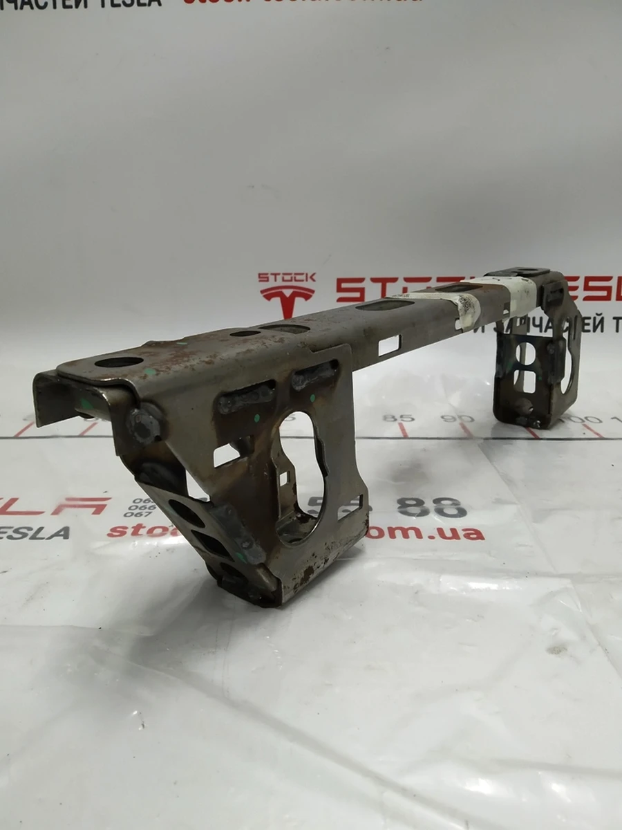 1 Front left/right seat mounting bracket Tesla model X 1057164-00-C