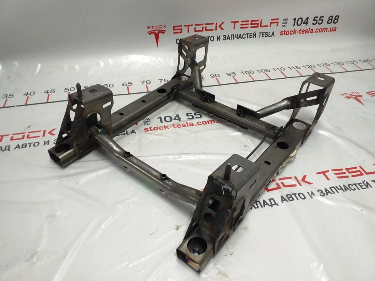2 Кронштейн кріплення сидіння передній центральний Tesla Model X 1057165-00-C