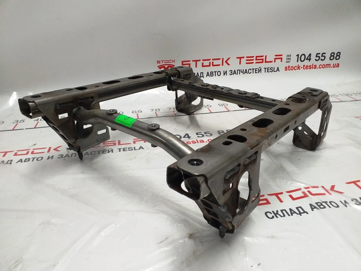 2 Кронштейн крепления сиденья передний центральный Tesla model X 1057165-00-C