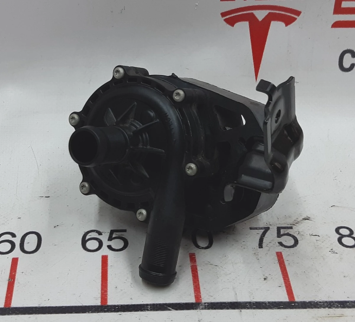 4 Насос охолоджувальної рідини BWD ISO 185 із кронштейном Tesla model S REST 1057235-00-G