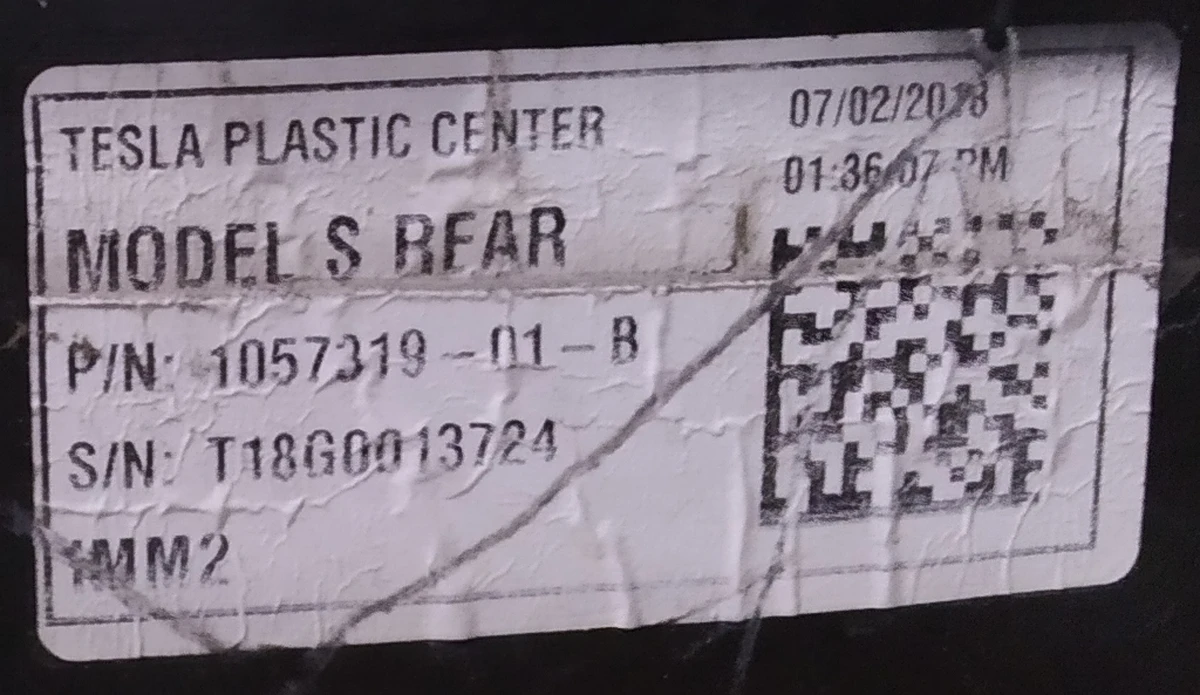 1 Бампер задний под 6 парктроников в сборе c кронш. креп. парктроников и кронш. бампера OBSIDIAN BLK (мелкие царапины) Tesla model S REST 1057319-S1-A