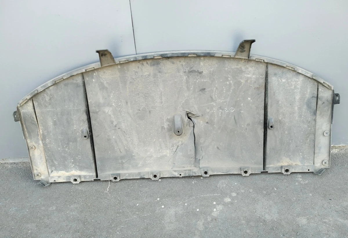 18 Дифузор заднього бампера нижній (з пошкодженням) Tesla model S REST 1057320-00-B