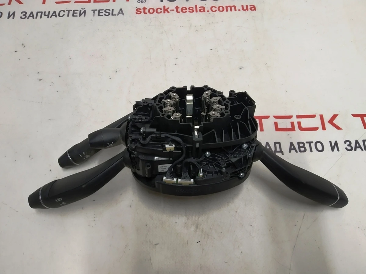 2 Модуль управления рулевой колонкой с круизом и подогревом Tesla model X 1057356-00-B