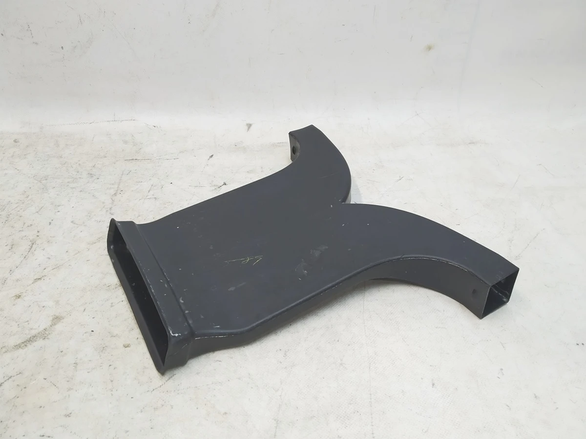 6 MX B-PILLAR FLOW SPLITTER DUCT Tesla model X 1057376-00-A