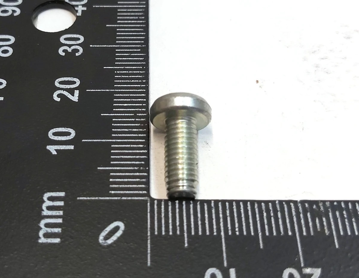 15 Болт подъемной пружины задних дверей M5X11.5,PAN,TRX,STL[8.8],ZN,MAT Tesla Model X 1057423-00-A