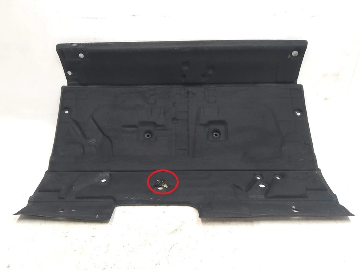 4 Шумоизолятор заднего мотора с повреждением Tesla model X 1057475-00-D