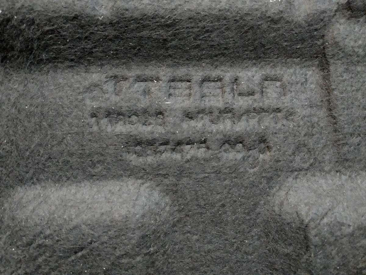 4 Шумоизолятор заднего мотора с повреждением Tesla model X 1057475-00-D