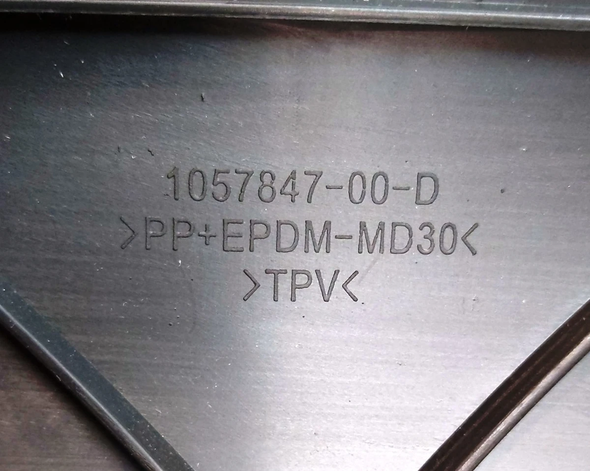 12 Диффузор передний радиатора охлаждения основного Tesla model S REST 1057847-00-E