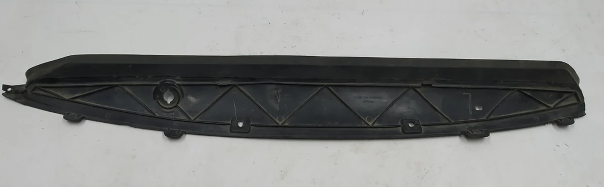 12 Дифузор передній радіатора основного охолодження (верхня частина, з пошкодженням) Tesla model S REST 1057847-00-E