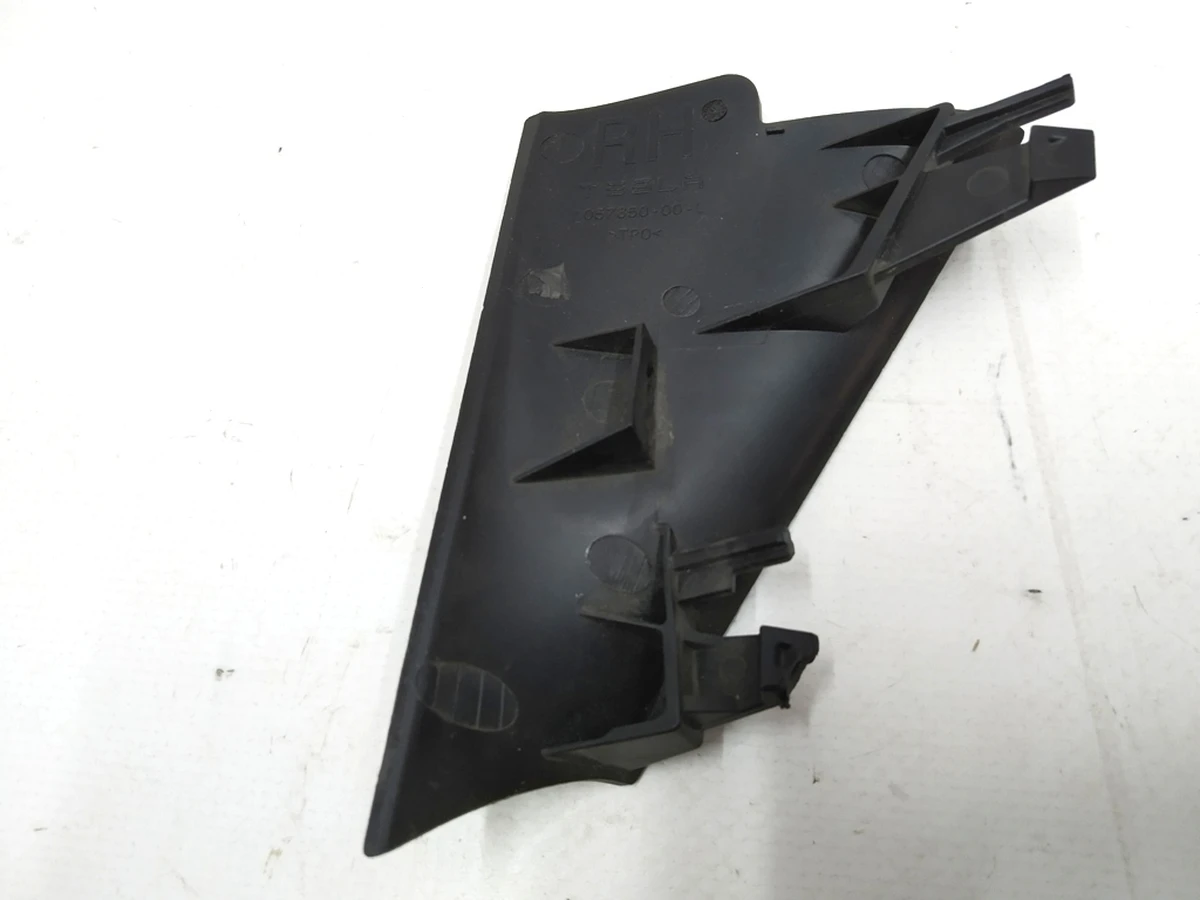 13 Заглушка (накладка) дифузора переднього права Tesla model S REST 1057850-00-C