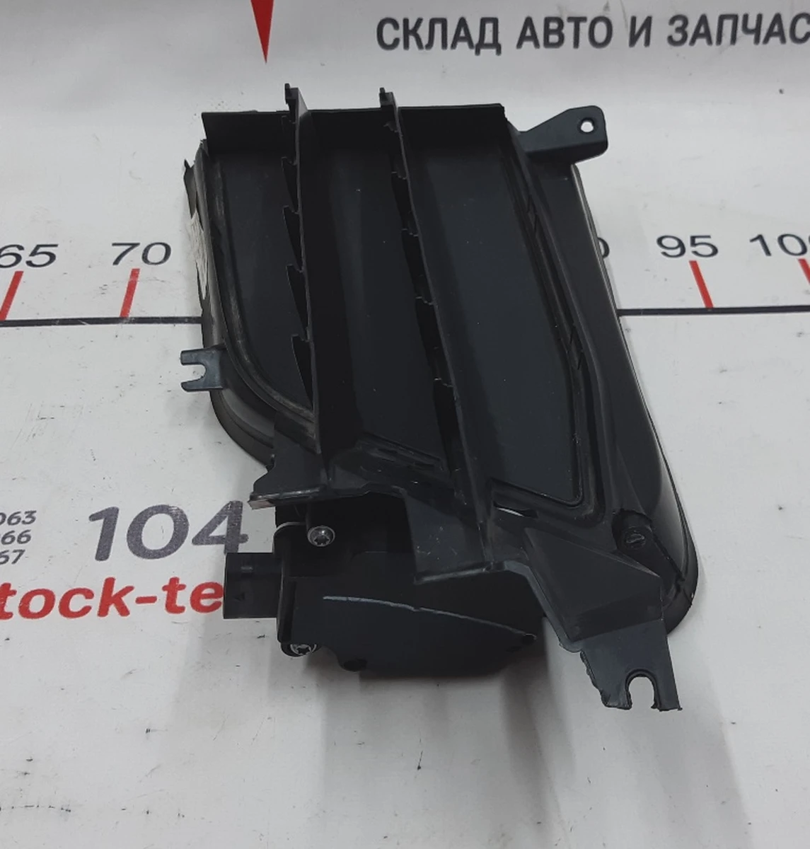 17 Корпус активного люверса лівий (з модулем без хром накладок) Tesla model S REST 1057851-00-J