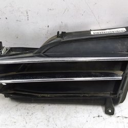 17 Корпус люверса активного лівий (без модуля і хром накладок) з пошкодженням Tesla model S REST 1057851-00-J