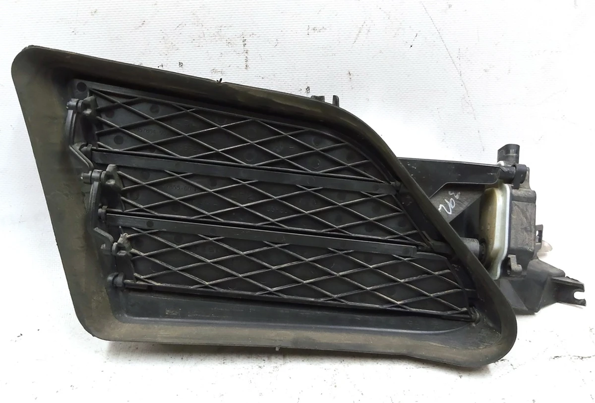 Корпус люверса активного лівий (без модуля і хром накладок) з пошкодженням Tesla model S REST 1057851-00-J