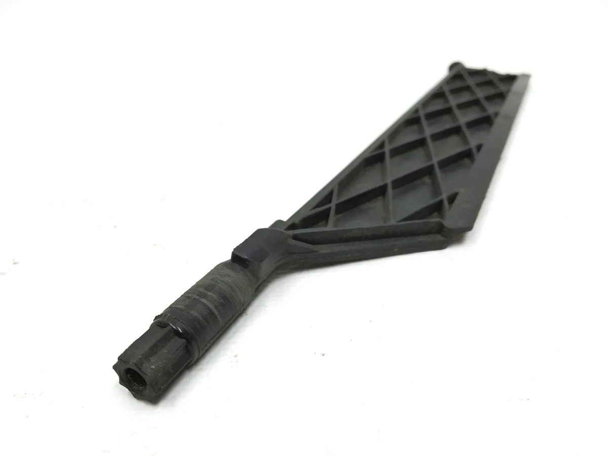 17 Лопасть люверса левого активного Tesla model S REST 1057851-00-J