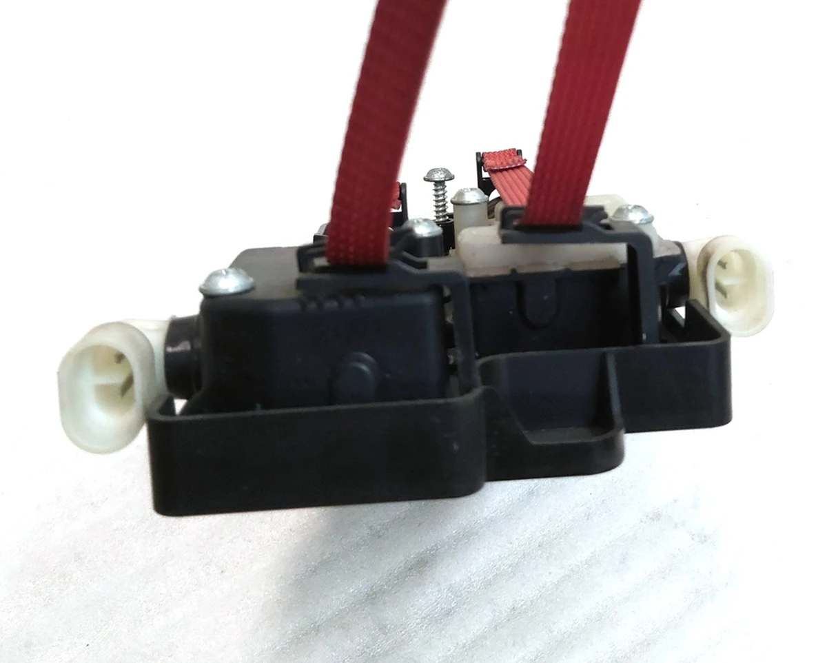 2 Привод замка капота электрический в частичном сборе (без тросиков) Tesla model X 1057991-00-F