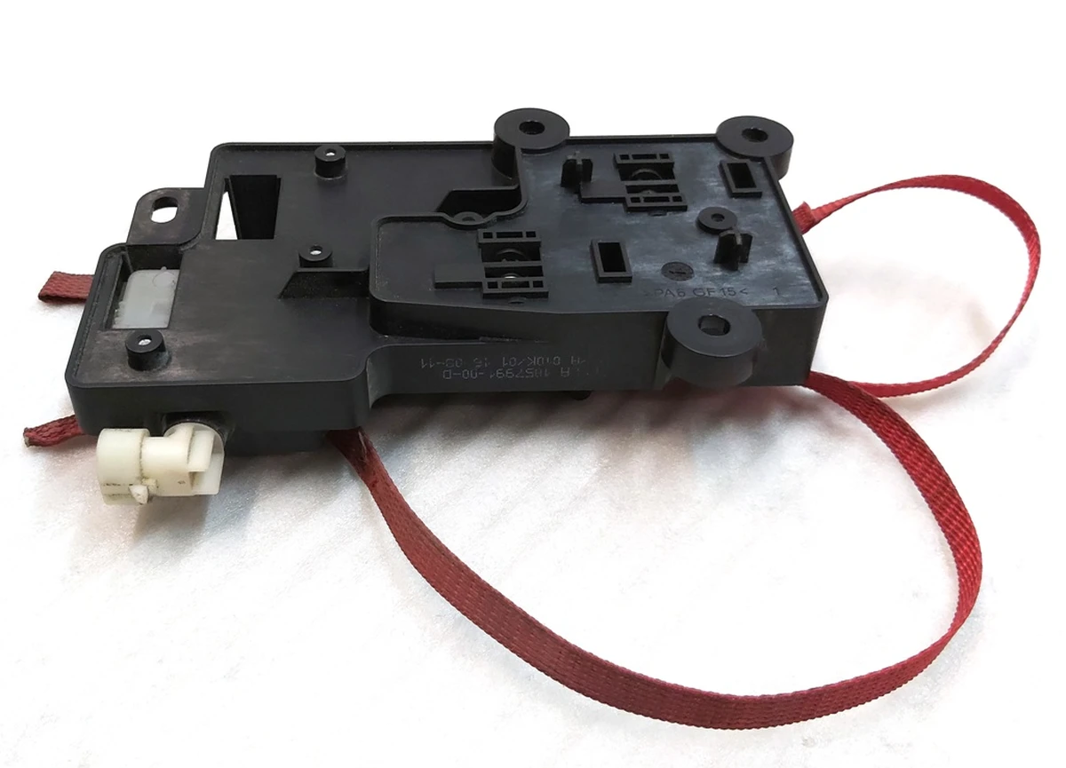 2 Привод замка капота электрический в частичном сборе (без тросиков) Tesla model X 1057991-00-F