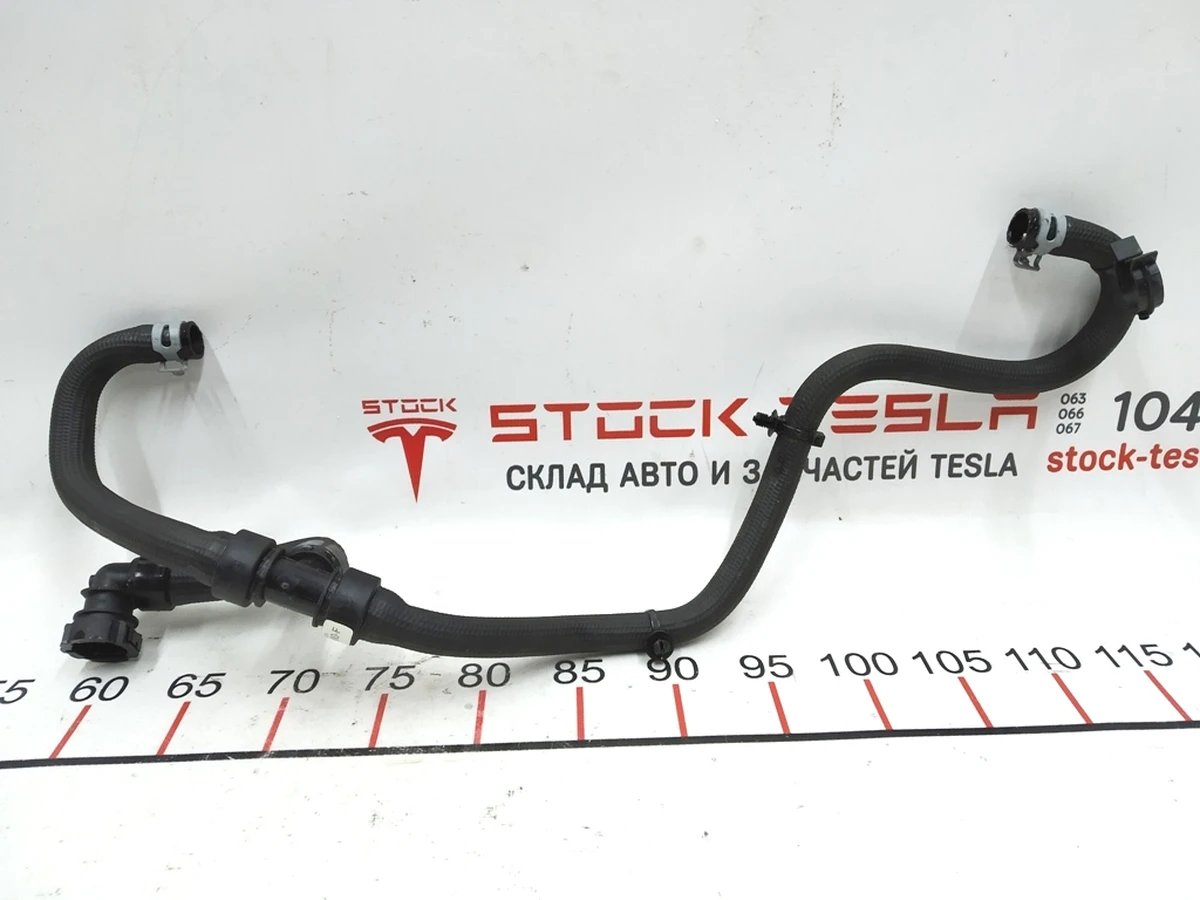 8 Шланг охолодження двигун задній вихід Tesla model S REST 1058000-00-F